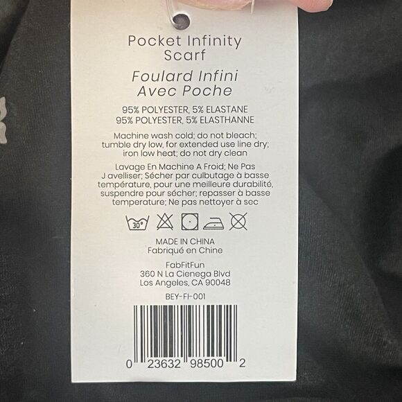 Beyond Yoga Women's Infinity Scarf Black With Pocket NWT Athletic Workout Gift - Picture 5 of 8